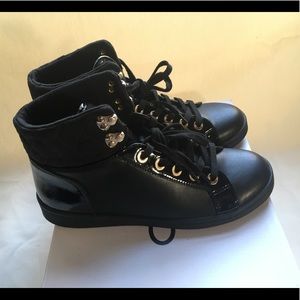 Aldo Elza Women’s black leather sneaker SZ8